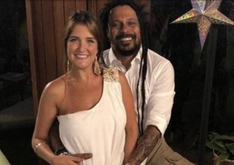 Marcelo Falcão anuncia que vai ser pai de um menino com australiana 