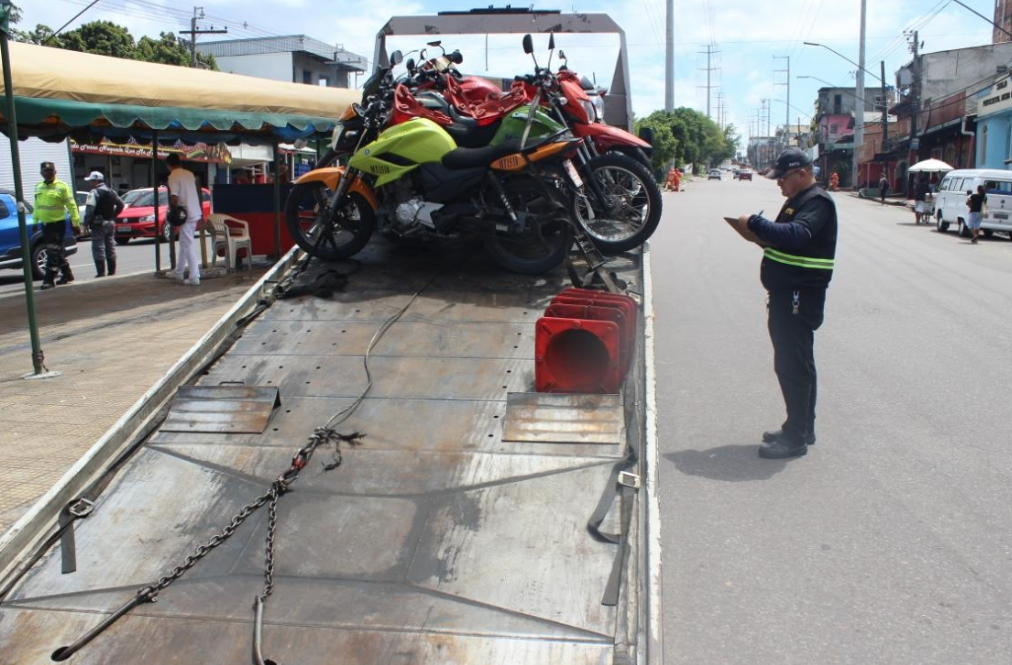 Mototáxis clandestinos são apreendidos durante operações em Manaus