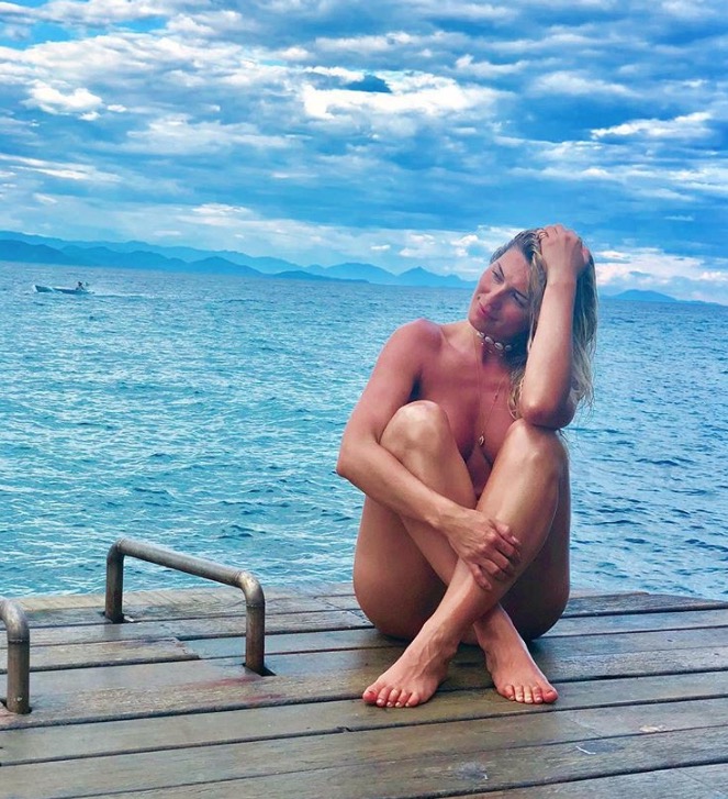  Lívia Andrade posa nua e afronta ministra de Bolsonaro: 'se eu quiser, não visto nada'