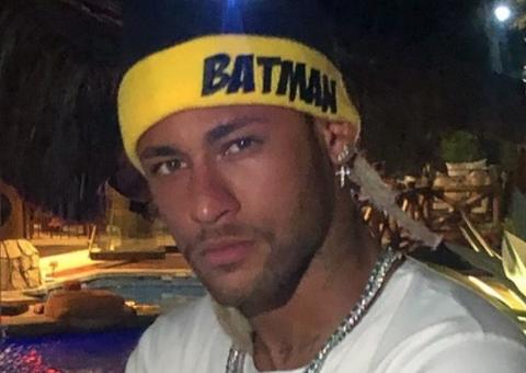 Neymar usa máscara realística para curtir noitadas disfarçado; veja