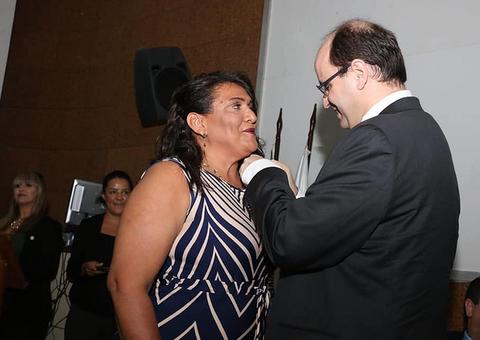 Professora da rede municipal recebe prêmio nacional de Educação