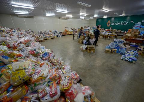 População doou 4 toneladas de alimentos no Réveillon às vítimas de incêndio