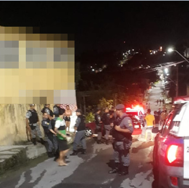 Homem é alvejado a tiros dentro do próprio veículo em Manaus