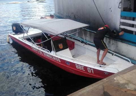Bombeiros reiniciam buscas por jovem que caiu em rio na Manaus Moderna