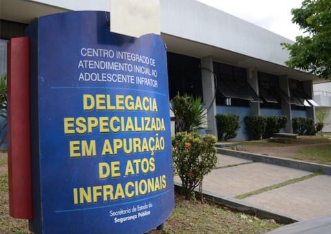 Adolescentes assaltam mototaxista com arma de brinquedo e acabam detidos em Manaus 