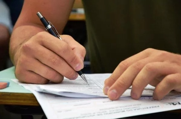 Prefeitura lança edital de processo seletivo com salários de até R$ 2,8 mil no Amazonas