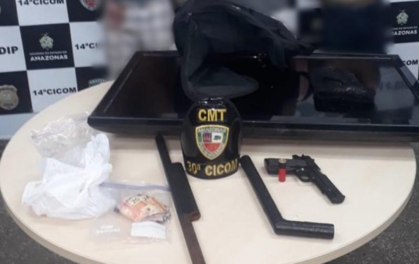 Dupla morre e homem fica ferido ao trocar tiros com policiais em Manaus