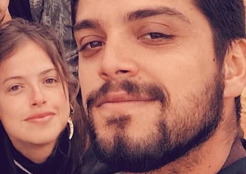  Ágatha Moreira e Rodrigo Simas oficializam namoro em viagem pelo Nordeste
