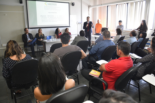 Prefeitura de Manaus discute concessão da iluminação em audiência pública