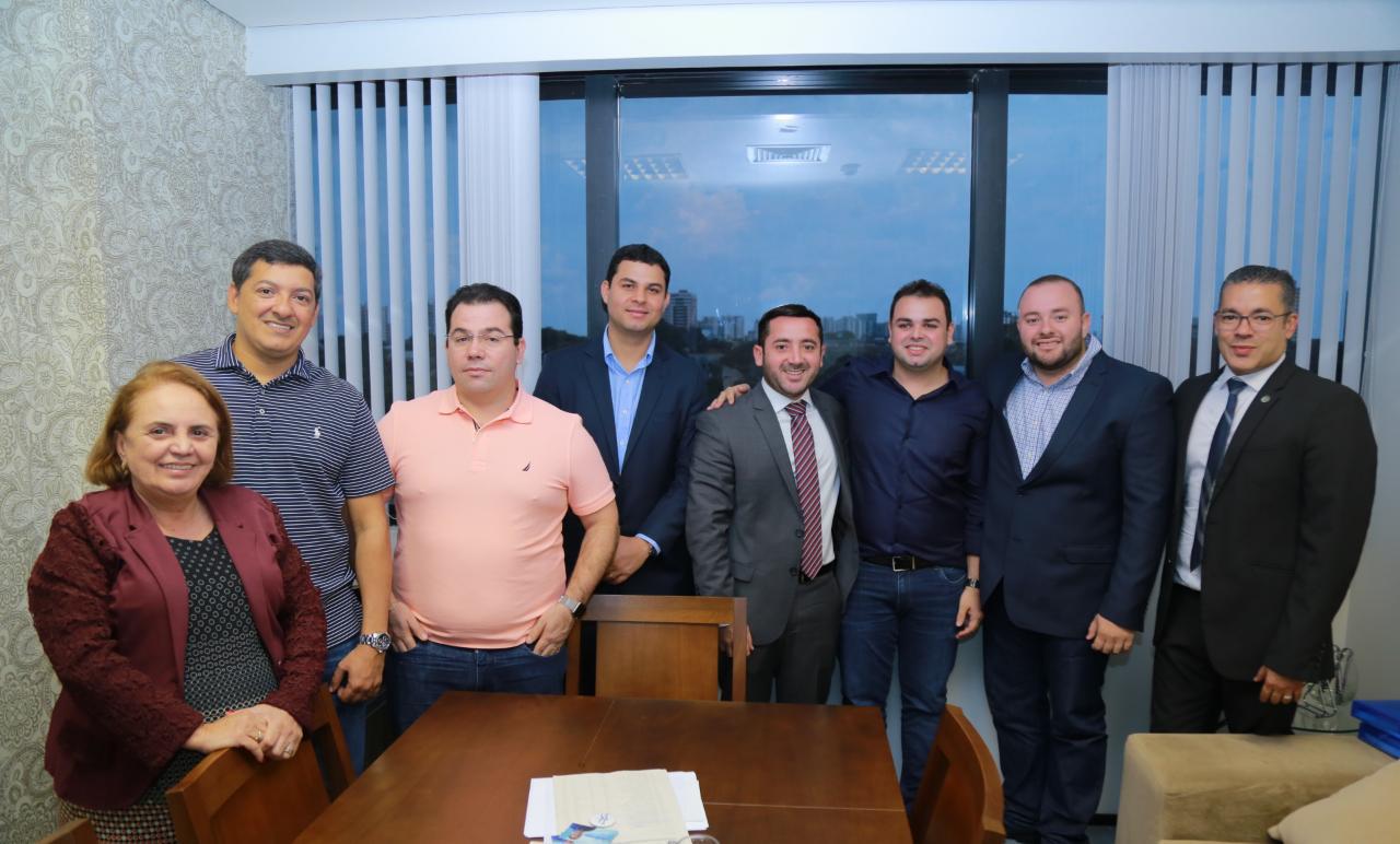 Josué Neto conta com o apoio de 17 deputados para presidência da Aleam