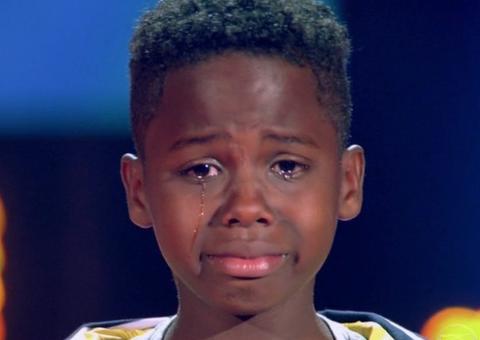 The Voice Kids: garoto chora no palco e emociona técnicos e internautas