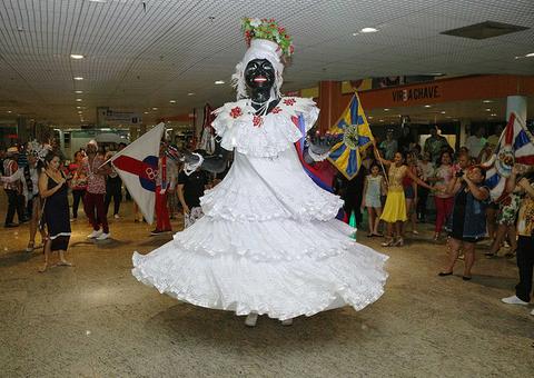 Chegada da Kamélia marca a abertura do Carnaval 2019 em Manaus