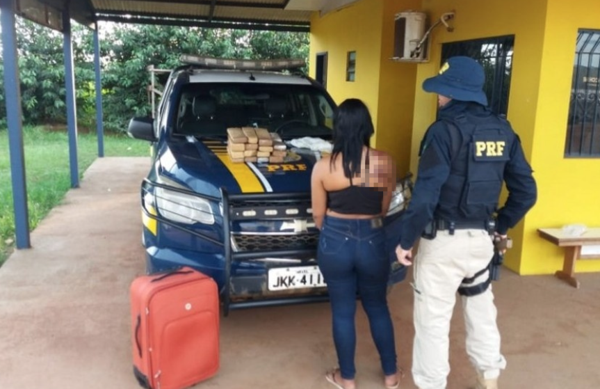 'Novinha' é apreendida com 15kg de maconha em táxi no Amazonas