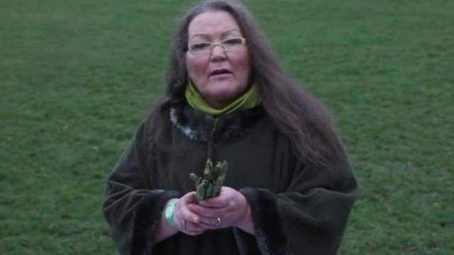 'Vidente' garante saber futuro por meio de aspargos e faz revelações sobre 2019