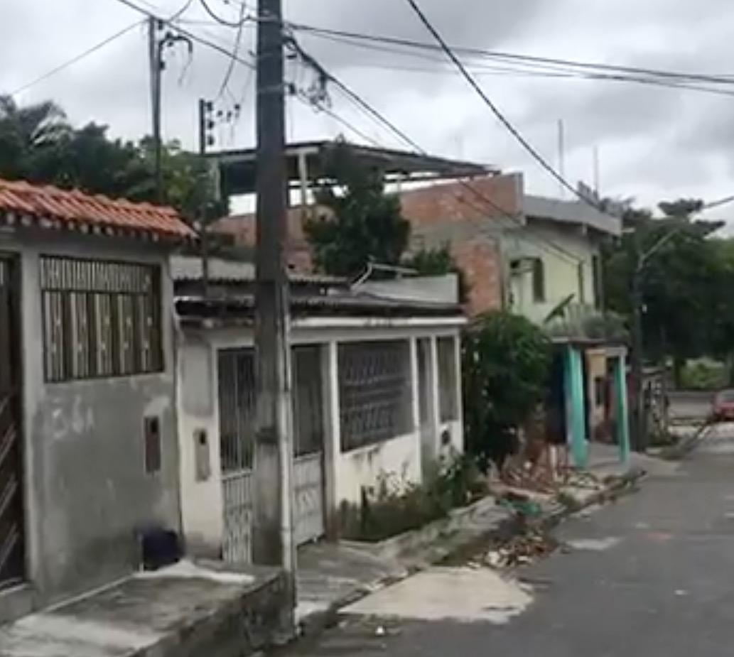 Suspeito de assaltar padaria, 'Homem-Aranha' escapa de linchamento em Manaus