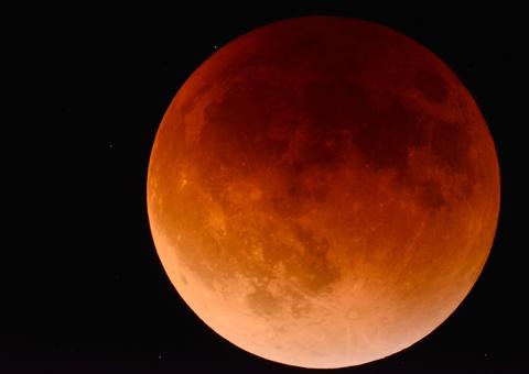 2019 começa com fenômeno raro 'Superlua de Sangue'; Saiba quando