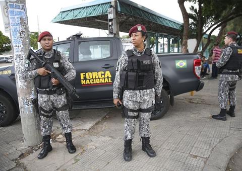 No Ceará, grupo incendeia carro com duas pessoas dentro no 6º dia de ataques