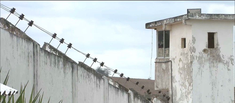 Mulher denuncia ex-companheiro por abusar das 3 filhas dentro de presídio