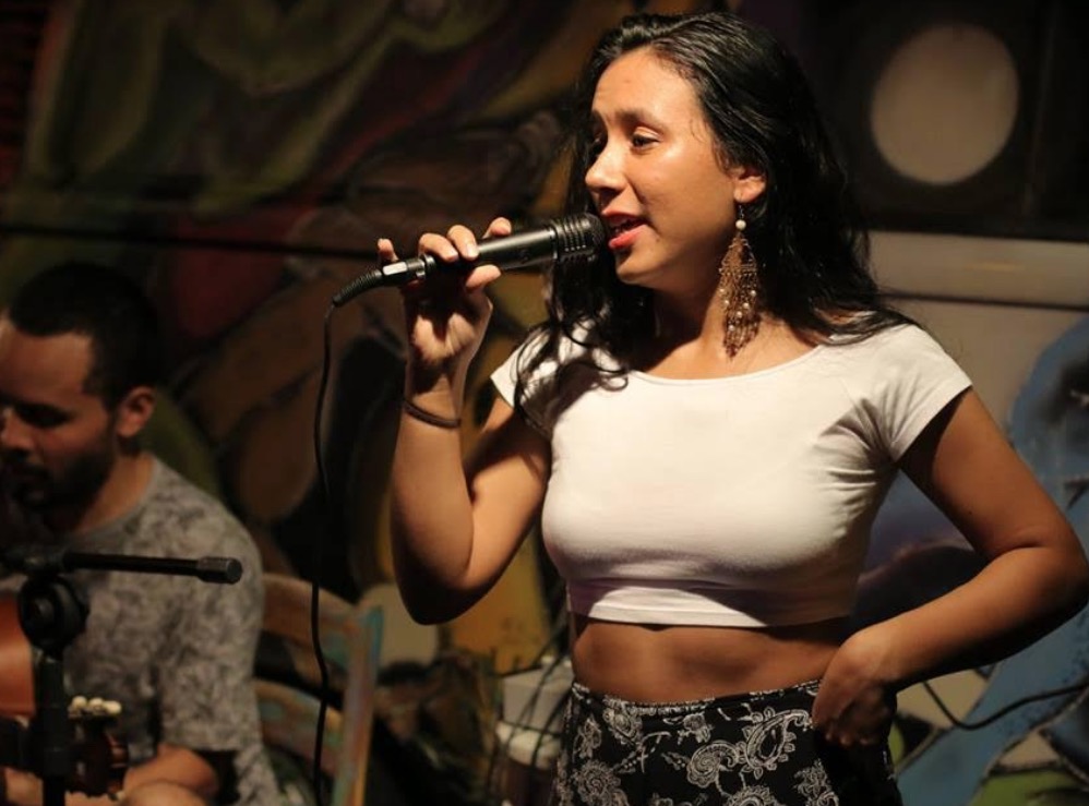 Gabriella Dias e banda realizam show no Cine Teatro Guarany