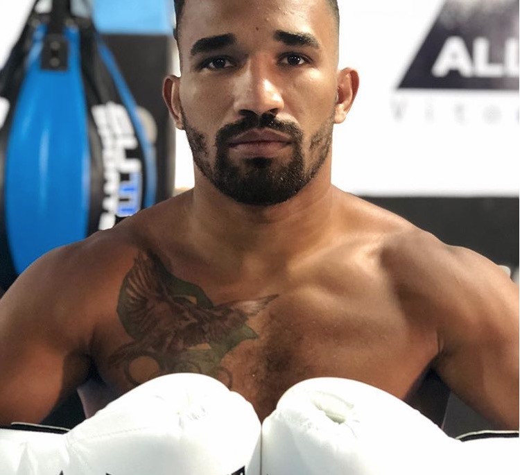 Quatro boxeadores brasileiros trabalham pelo título mundial