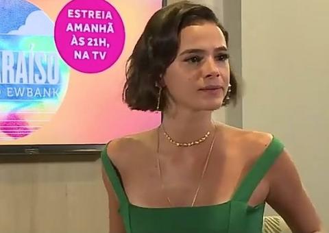 Bruna Marquezine  choca fãs ao dar beijão na boca de Gio Ewbank