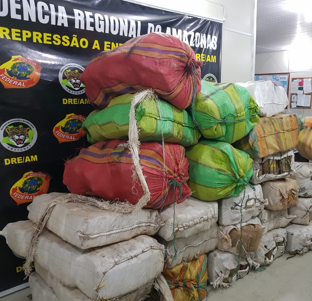 Polícia Federal intercepta barco e apreende mais de 820kg de drogas no Amazonas