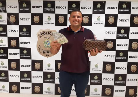 Polícia recupera e devolve bolsa com U$ 2 mil esquecida por turista em Manaus
