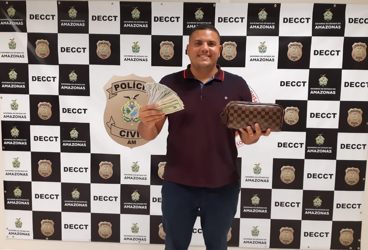 Polícia recupera e devolve bolsa com U$ 2 mil esquecida por turista em Manaus