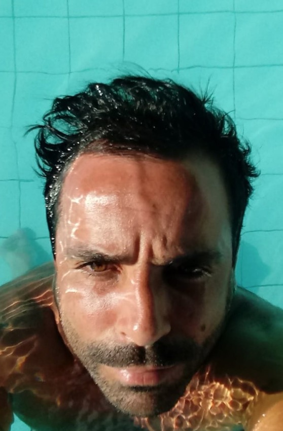 BBB19: Vinicius tem 40 anos, mora com os pais e promete ser a alegria da casa 