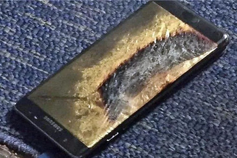 Criança de 11 anos tem olho ferido por estilhaços após celular explodir