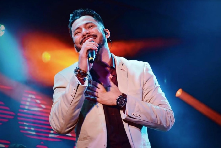 Com sertanejo, 'Sexta universitária' movimenta Chapéu Goiano