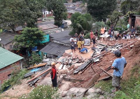 Chuva derruba casas e deixa rastro de destruição e morte em Manaus