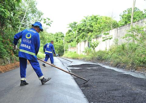 Pavimentação asfáltica é reforçada em bairro da zona oeste de Manaus 
