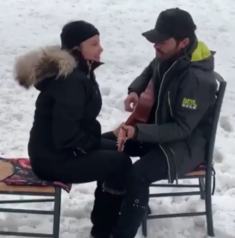 Maiara, da dupla com Maraísa e Fernando, da dupla com Sorocaba  viajam juntos e fãs shippam casal