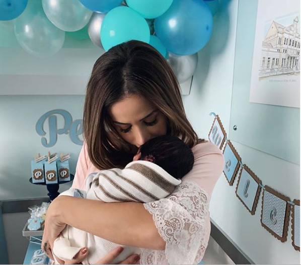 Ex-panicat Babi Muniz dá à luz primeiro filho e faz declaração emocionante
