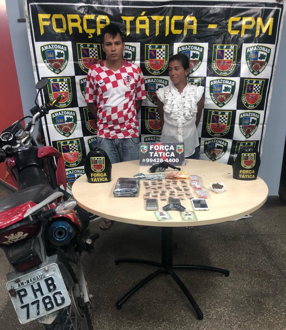 Mulher tenta pular muro, mas acaba presa com drogas e moto roubada em Manaus