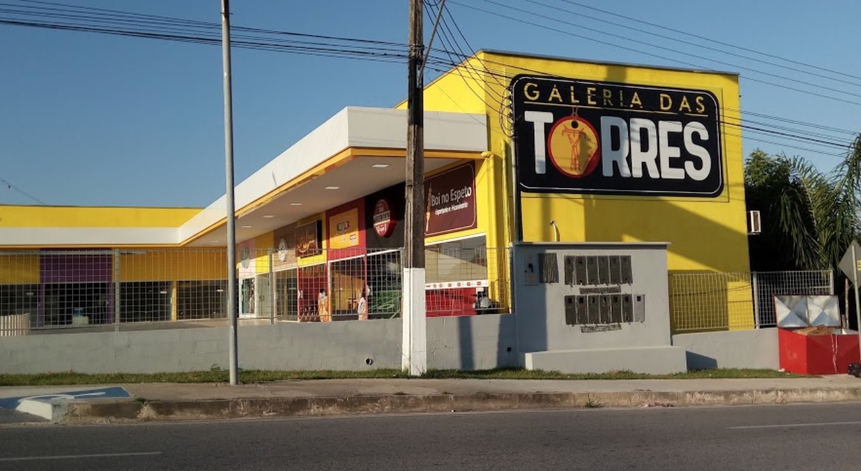 Homem leva tiro no rosto dentro de estacionamento de centro comercial em Manaus
