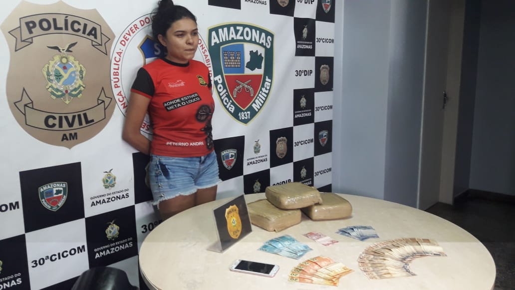 Em Manaus, ’novinha’ é presa com drogas e R$ 1 mil escondidos em guarda-roupas