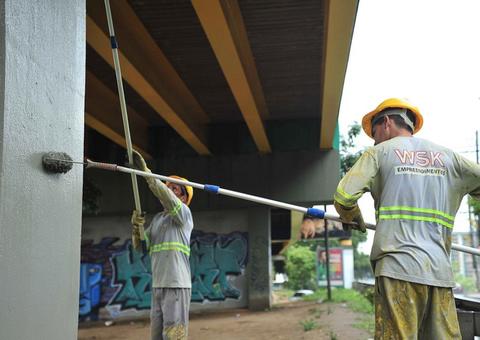 Viaduto da avenida Mário Ypiranga é revitalizado em Manaus 