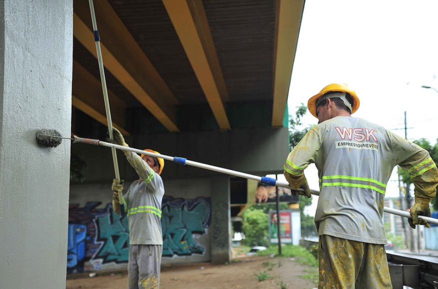 Viaduto da avenida Mário Ypiranga é revitalizado em Manaus 