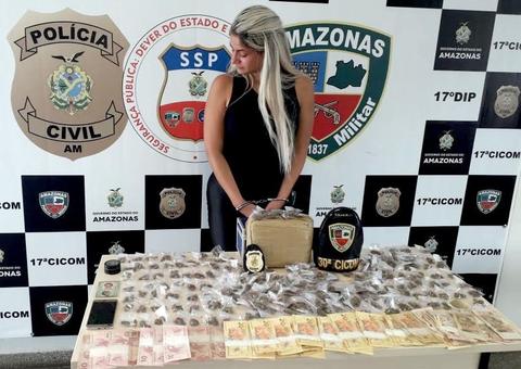 Suspeita de traficar drogas é presa com maconha dentro de mochila em Manaus