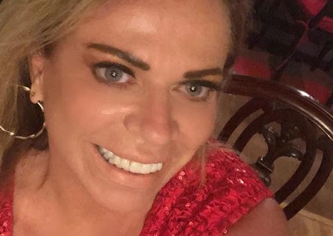 Aos 61 anos, Christina Rocha impressiona ao exibir corpão de biquíni 