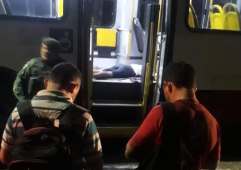 Homem morre durante tiroteio dentro de ônibus em Manaus