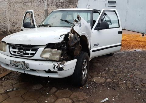 Criminosos arrombam portão de presídio e 17 presos fogem