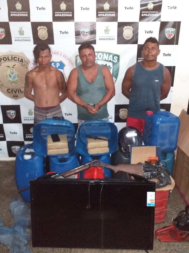 Trio é preso com drogas escondidas em flutuante no Amazonas