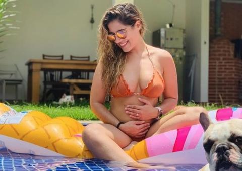 Com barriguinha à mostra, Camilla Camargo confirma que está grávida do 1º filho