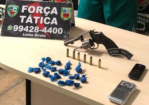 Foragido da Justiça é encontrado vendendo drogas em avenida de Manaus