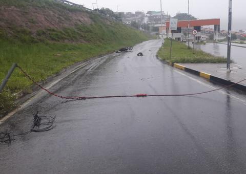 Motociclista morre ao ser degolado por corda de contenção em porto de Manaus