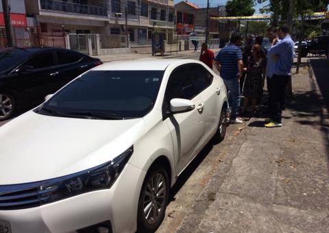 Carro de deputada é alvo de tiros e motorista é atingido no Rio de Janeiro