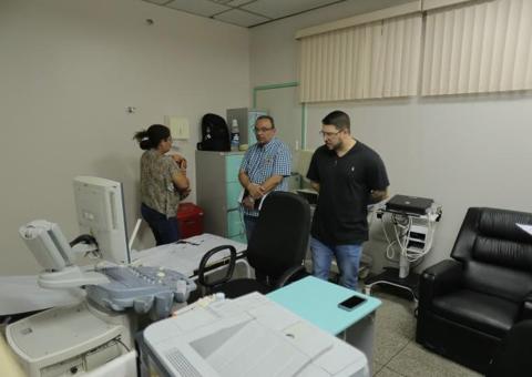 Vice-governador Carlos Almeida faz inspeção surpresa na Maternidade Ana Braga